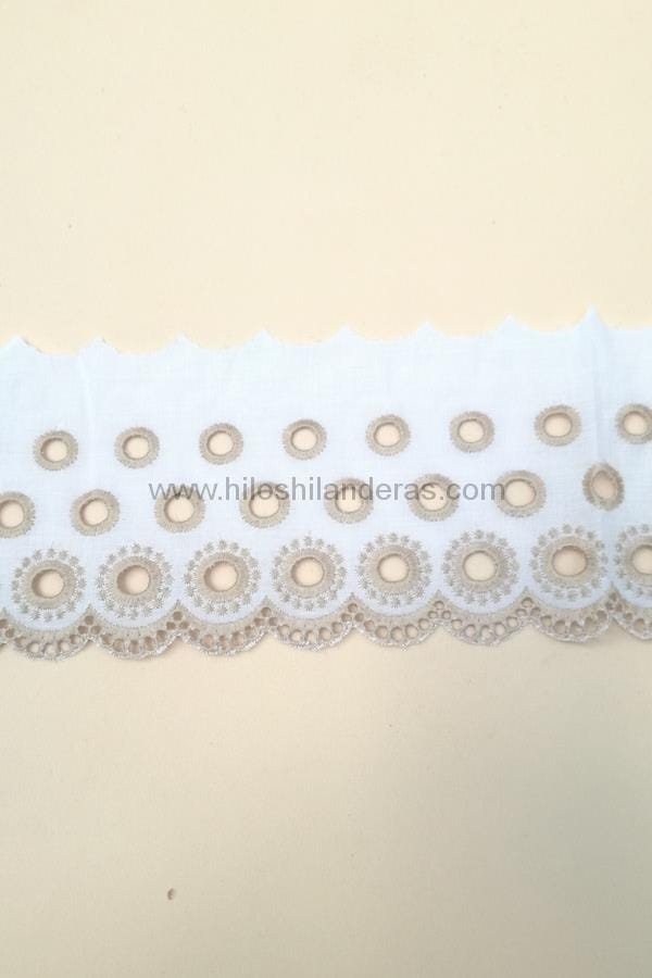 Puntilla tira bordada blanco y gris 100 mm mod Anillos. Artículos para costura. Mercería online en Bormujos Sevilla