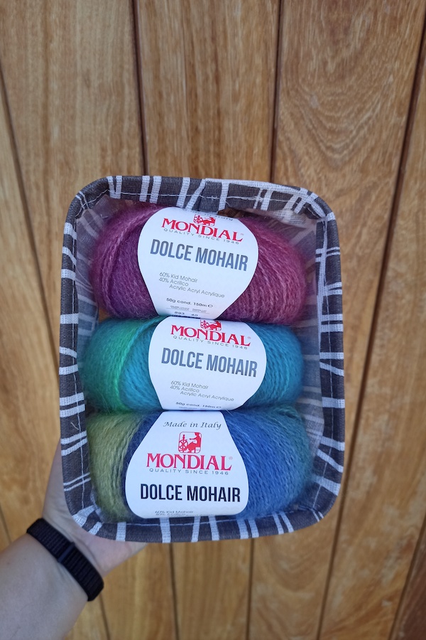 Madeja de lana Dolce Mohair Stampe Mondial madeja. Hilos y lanas en Sevilla. Mercería online en Bormujos. Clases de crochet y punto. Prendas por encargo. Tu mercería de toda la vida